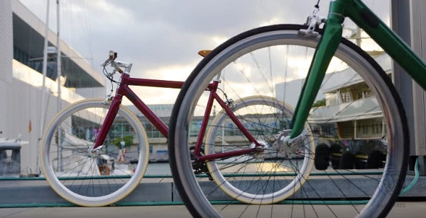 Elegantný mestský elektrický bicykel Lauva.