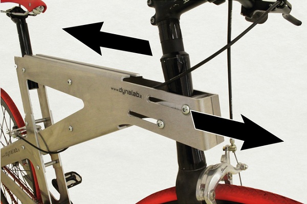 Konštruckia rámu bicykla NoBike umožňuje nastavenie vzdialenosti riadidiel podľa preferencií používateľa
