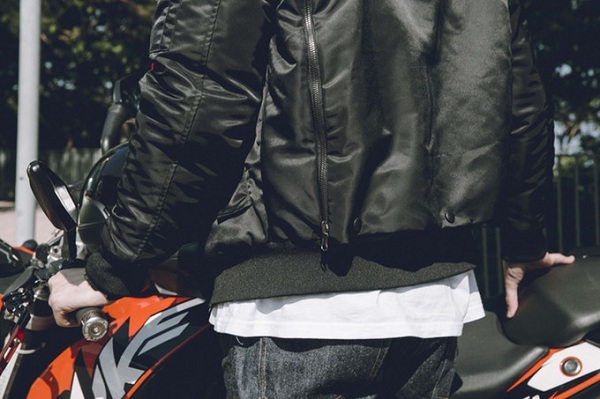 Bunda Astric v sebe skrýva plachtu pre zakrytie vášho motocykla.