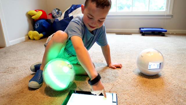 Robotická hračka Leka sa ukázala byť vhodným zariadením aj pre deti s autizmom