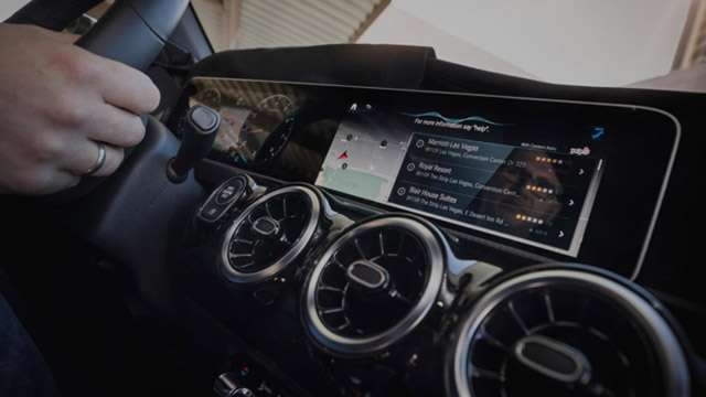 Spoločnosť Mercedes-Benz predstavila svoj koncept komunikačného rozhrania s názvom MBUX pre automobily triedy A.