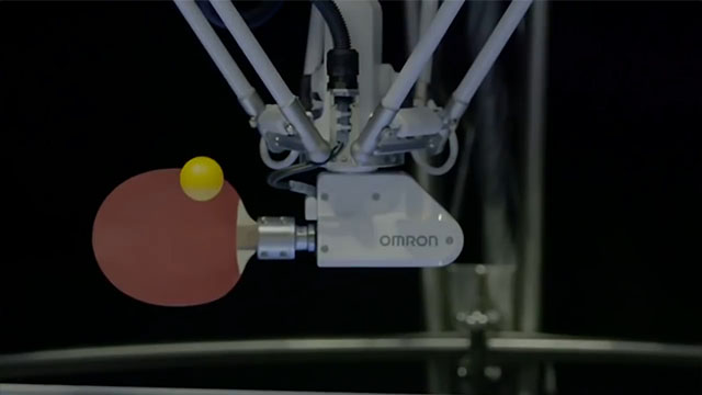 Robot Omron Forpheus pri hraní pingpongu dokáže nahradiť ľudského protivníka alebo poslúži ako výukový trenažér.