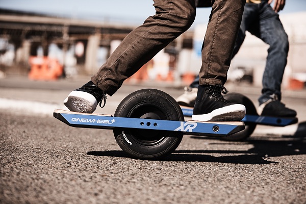 Jednokolesový elektrický skejtbord Onewheel+ XR od spoločnosti Future Motion.