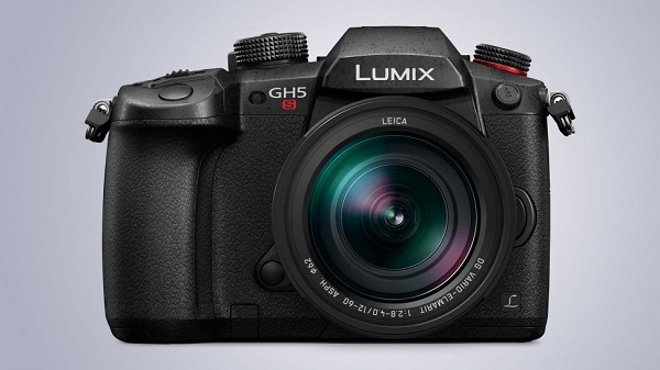Fotoaparát Panasonic Lumix GH5S je zameraný na profesionálnych filmárov.