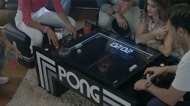 Vývojárom z Pong Table Project sa podarilo z 2D paličiek a hranatej loptičky známej hry z osemdesiatych rokov spraviť jej štýlovú 3D stolnú verziu.