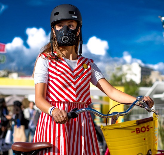 Maska R-PUR pre motocyklistov a cyklistov dokáže účinne filtrovať škodlivé častice a baktérie v ovzduší.