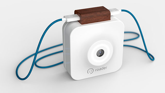 Kamera Roader sa nosí na krku a dokáže automaticky uložiť video 10 sekúnd dozadu od stlačenia tlačidla, ako aj 10 sekúnd po stlačení tlačidla.