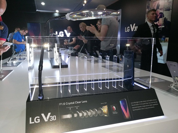 Smartfón LG V30.