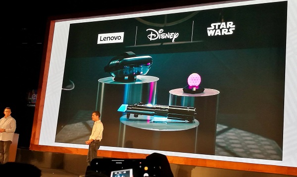 Star Wars: Jedi Challenges prostredníctvom headsetu Lenovo Mirage AR.