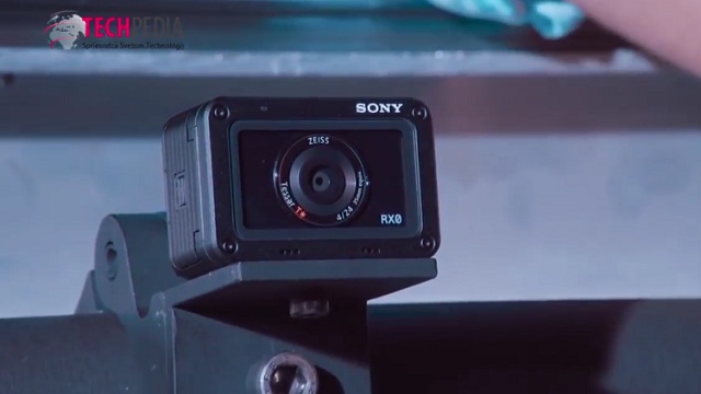 Kompaktná a odolná kamera Sony RX0.