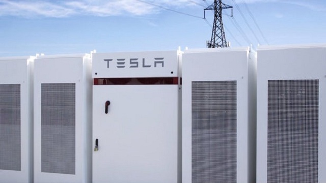 129 MWh skladovací batériový systém Tesla Powerpack je najväčším projektom na svete.
