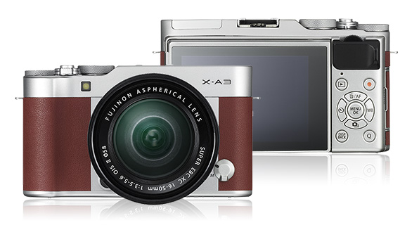 Fotoaparát Fujifilm X-A3 má 180 stupňov výklopný displej a špeciálne upravenú rokoväť pre lepšie držanie počas selfie fotenia