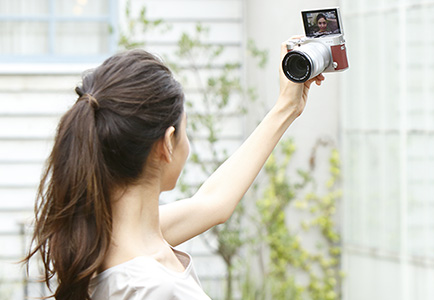 Fotoaparáty Fujifilm X-A3 sa budú dodávať v troch farebných prevedeniach a svojimi funkciami by mali zaujať najmä milovníkov selfie fotografií
