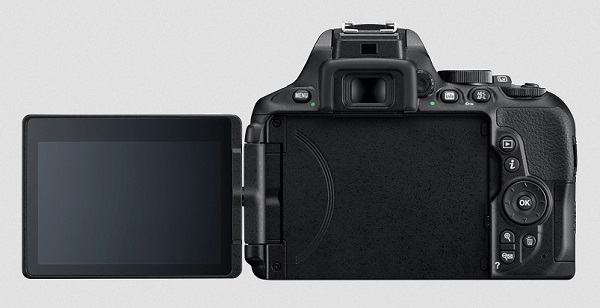 Fotoaparát D5600 môže byť vďaka rozhraniu Nikon SnapBridge s Bluetooth Low Energy neustále prepojený so smartfónom