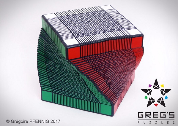 Grégoire Pfenning z Greg´s Puzzle navrhol a vytvoril funkčnú obdobu Rubikovej kocky s 33 x 33 x 33 otočnými časťami.