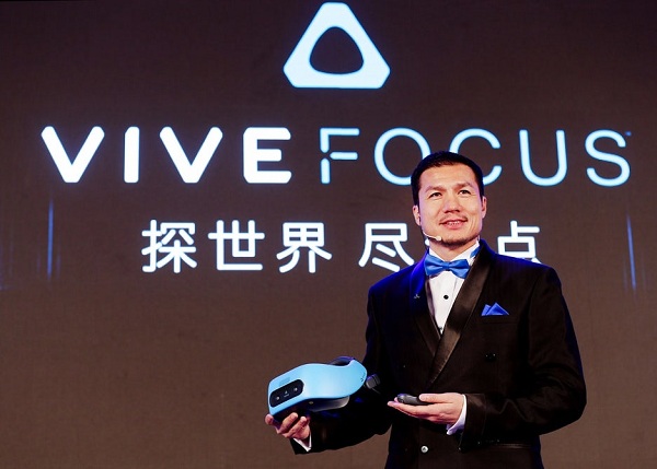 Spoločnosť HTC oficiálne predstavila Vive Focus, mobilné zariadenie pre zobrazenie virtuálnej reality typu všetko v jednom, ktoré dokáže pracovať úplne sebestačne bez nutnosti akéhokoľvek pripojenia k počítaču alebo smartfónu.