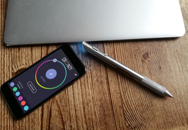 Používateľ pera Cronzy si môže navoliť farbu prostredníctvom sprievodnej mobilnej aplikácie