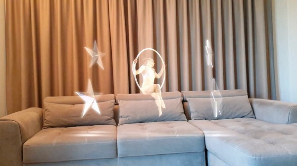 HoloVit vytvára plávajúce holografické videá priamo v obývačke