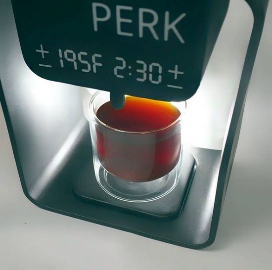 Kávovar Perk Brew udržiava konzistentnú teplotu a dokáže separovať kávové zrná tak, aby sa do kávy dostalo vždy správne množstvo