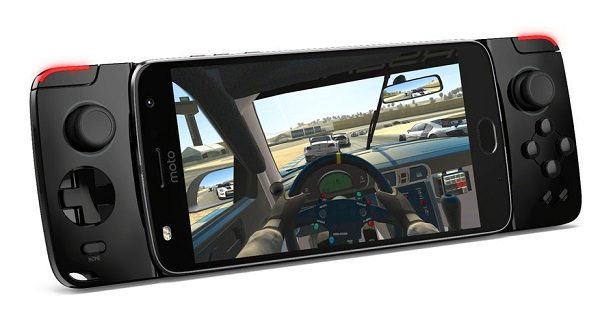 Medzi rodinu modulov Moto Mods pre smartfón Moto Z2 Play pribudol aj modul Moto GamePad.