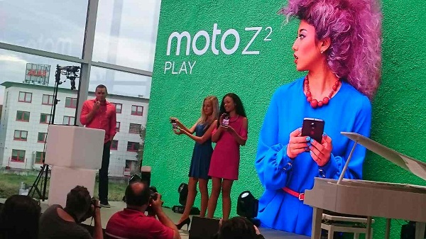 Moto Z2 Play a nové Moto Mods prichádzajú na Slovensko