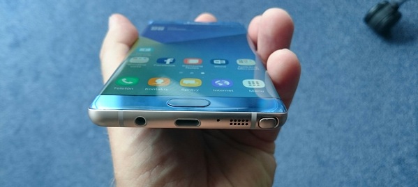 Smartfón Galaxy Note 7 prevzal dizajn zaoblených hrán od svojho kolegu Galaxy S7