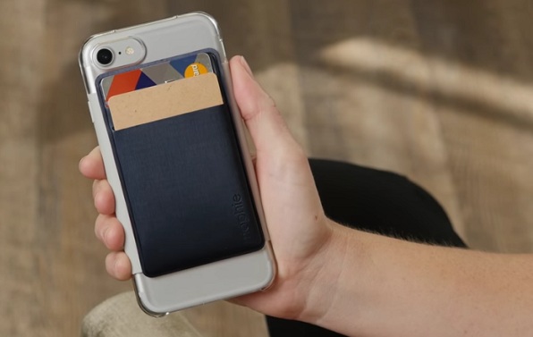 Modul Hold Force Wallet prináša smartfónom jednoduché puzdro pre kreditné karty a doklady