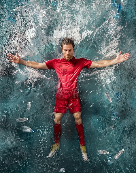 Pre podporu kampane pripravila spoločnosť Adidas aj športové dresy vyrobené z plastových odpadov pre futbalové kluby Bayern Mníchov a Real Madrid