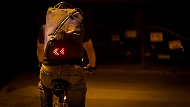 bicykel, batoh, cyklistický batoh, bezpečnosť, smerovky, LED svetlo, diódy, technológie, novinky, technologické novinky, inovácie, recenzie, prvé dojmy, Aster