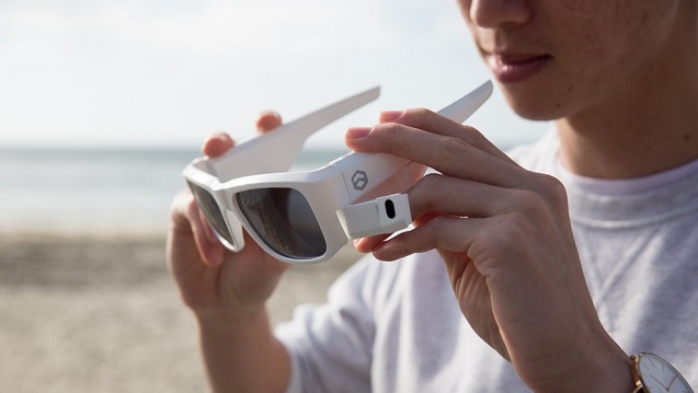 Slnečné okuliare s kamerou FaceShot budú dodávané aj v bielom prevedení