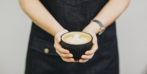 Spoločnosť Huskee chce vyrábať ekologické a trvácne šálky a poháre na kávu priamo z kávových šupiek.