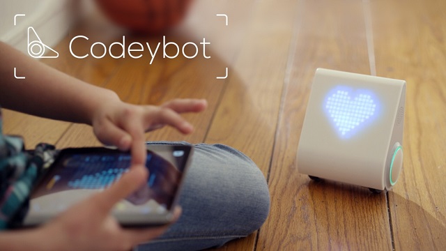 robot, Codeybot, výuka, programovanie, deti, aplikácia, LED, Wifi, start-up, technológie, novinky, technologické novinky, inovácie, recenzie, prvé dojmy