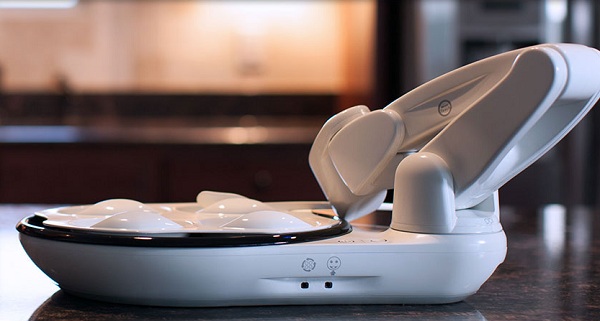 Kuchynský robot Obi pomáha telesne postihnutým s konzumáciou jedál
