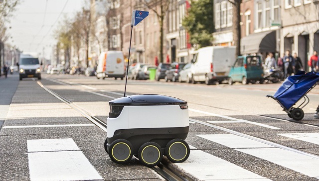 Autonómne donáškové roboty poskytne pre sieť pizzérií Domino's spoločnosť Starship Technologies