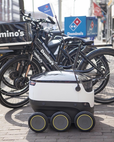 Autonómne donáškové roboty rozšíria už aj tak veľkú flotilu donáškových prostriedkov spoločnosti Domino's