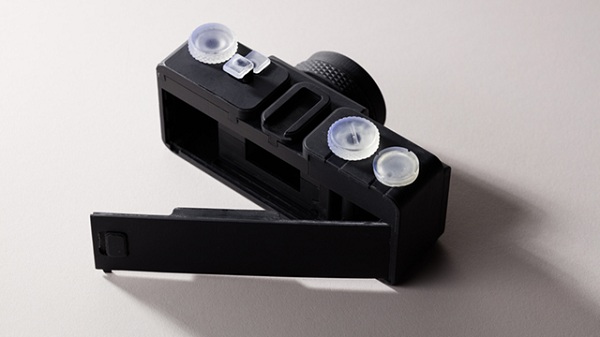 3D vytlačenému fotoaparátu nechýbajú funkčné kruhové ovládače clony a spúšte