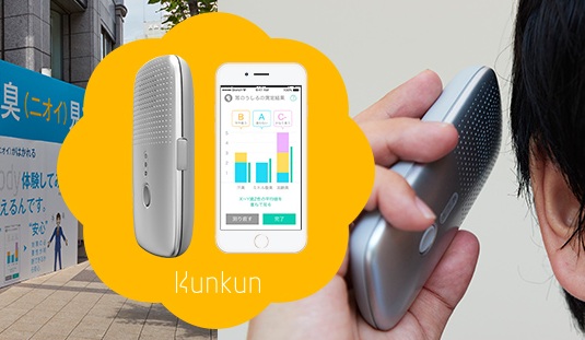 Použitie je jednoduché, stačí zariadenie KunKun priložiť k tej časti tela, o ktorej si myslíte že produkuje zápach, a o meranie sa postará zabudovaný senzor
