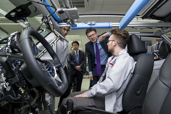 Nissan testuje technológie pre autonómne riadenie v prototype vozidla Autonomous Drive Leaf