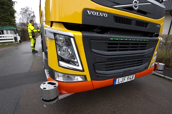 Autonómne smetiarske vozidlo Volvo je vybavené množstvom senzorov.