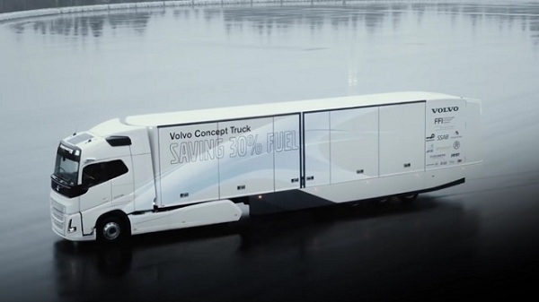 Koncept Volvo SuperTrack vďaka hybridnému pohonu dokáže znížiť spotreby paliva a tvorbu CO2 až o 30 percent