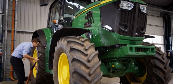 Elektrický traktor SESAM by mohol byť prvou lastovičkou pre stroje v poľnohospodárstve, ktoré neprodukujú škodlivé emisie