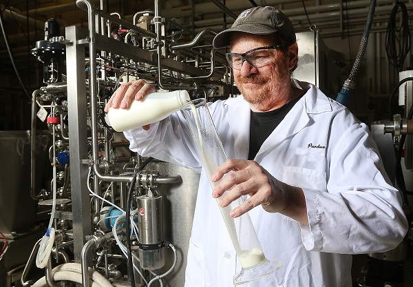 Výskumníci z univerzity Purdue prišli na jednoduchý spôsob, ako podstatne predĺžiť trvanlivosť mlieka