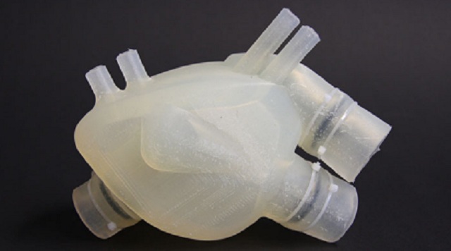 Materiál 3D tlačeného umelého srdca však vydrží len okolo 3 000 úderov, čo je 30 až 45 minút.